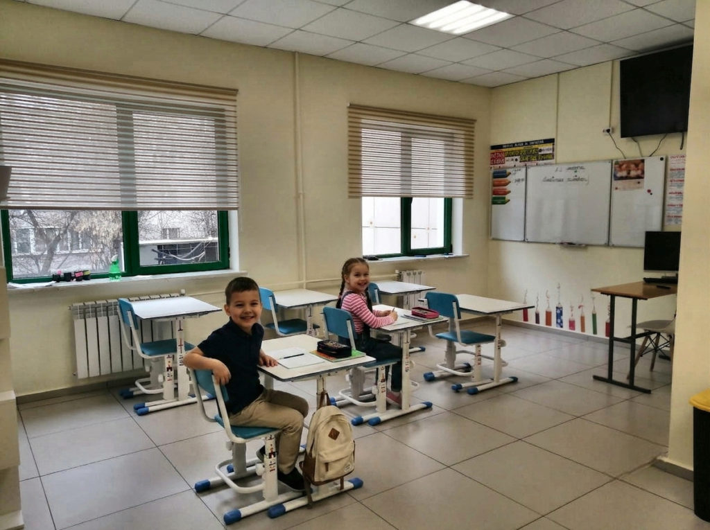 Ученик 3 класса на уроке в «Декарте»
